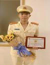 Đồng chí Trung úy Trần Quốc Tài nhận thưởng thanh niên Công an xã  có thành tích xuất sắc diễn ra tại Hà Nội