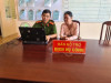Công an phường Bình Thạnh hướng dẫn công dân thực hiện dịch vụ công trực tuyến tại buổi ra mắt mô hình