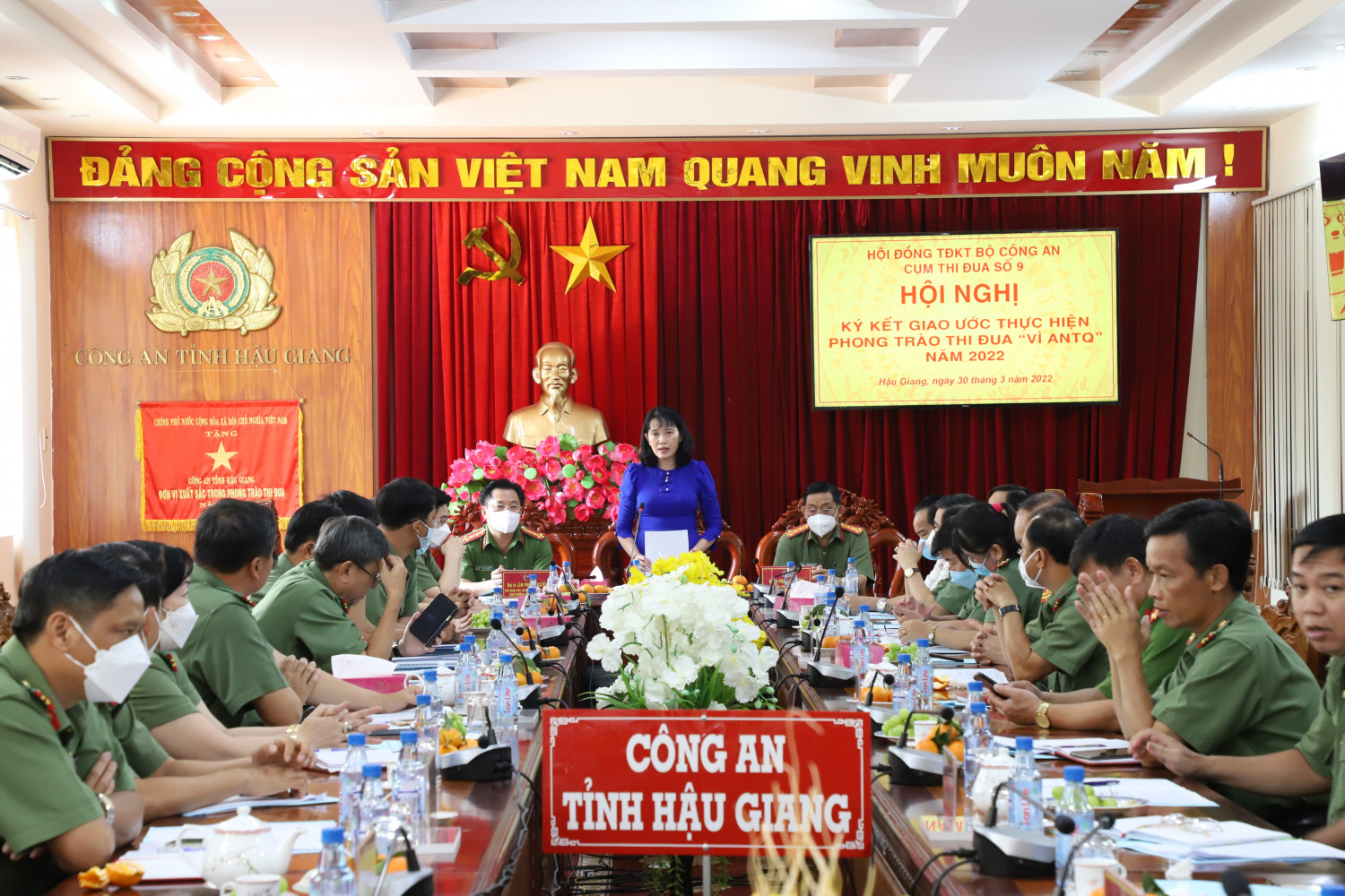 Đồng chí Hồ Thu Ánh, Phó Chủ tịch UBND tỉnh Hậu Giang phát biểu tại Hội nghị