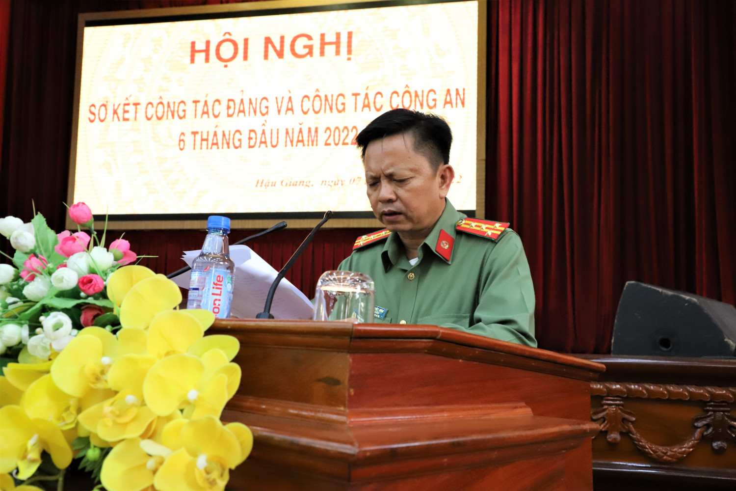 Đồng chí Huỳnh Việt Hòa, Ủy viên Ban Thường vụ Tỉnh ủy, Giám đốc Công an tỉnh phát biểu khai mạc Hội nghị