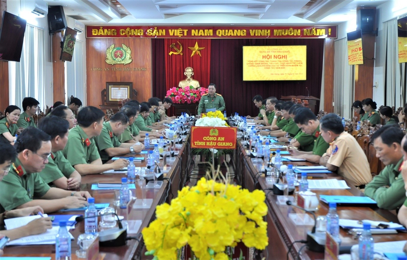 Đồng chí Đại tá Nguyễn Thanh Tràng, Phó Giám đốc Công an tỉnh phát biểu chỉ đạo Hội nghị