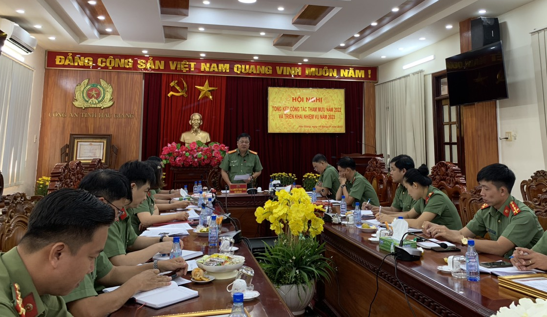 Đồng chí Đại tá Nguyễn Thanh Tràng, Ủy viên Ban chấp hành Đảng bộ, Phó Giám đốc Công an tỉnh dự và chỉ đạo Hội nghị