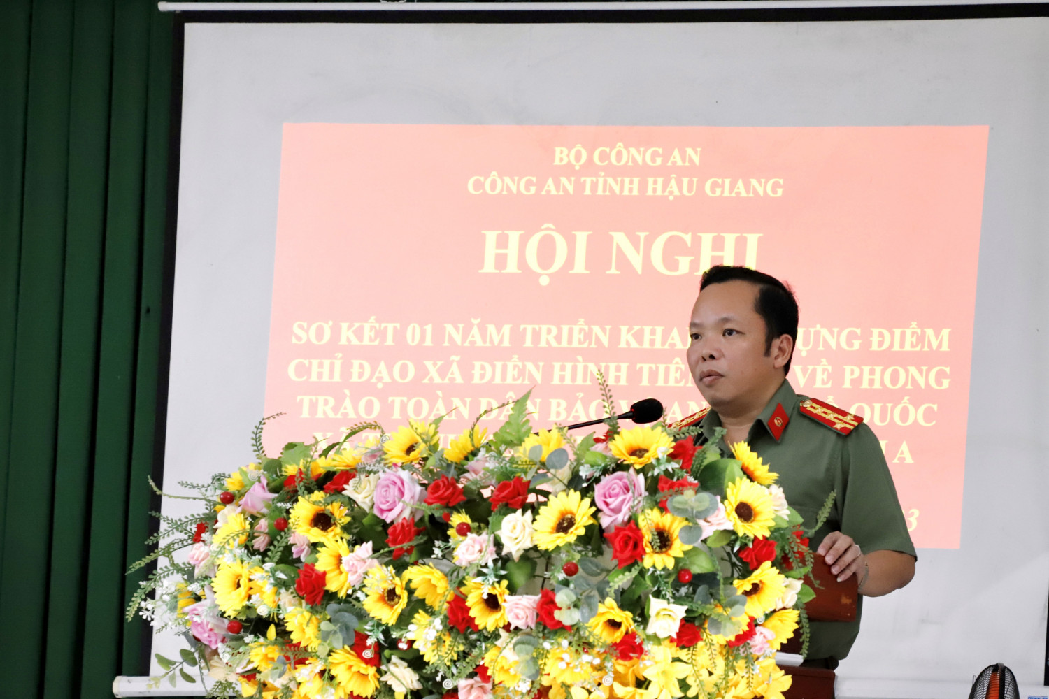 Đồng chí Đại tá Nguyễn Văn Thắng, Ủy viên Ban Thường vụ Đảng ủy, Phó Giám đốc Công an tỉnh phát biểu chỉ đạo Hội nghị