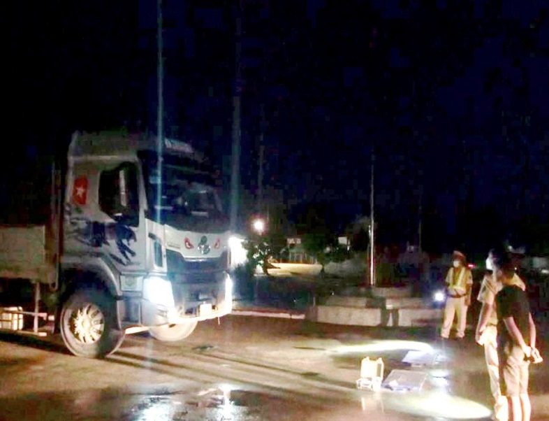 Lực lượng Cảnh sát giao thông kiểm tra tải trọng phương tiện