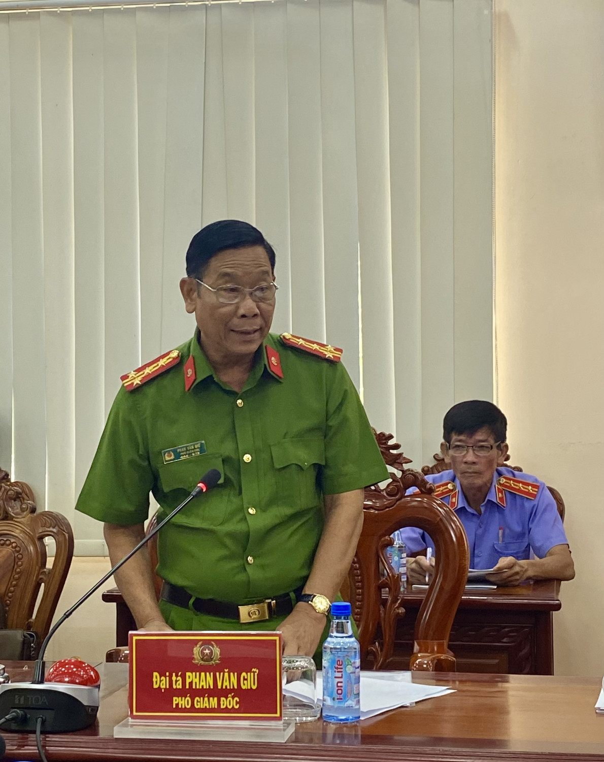 Đại tá Phan Văn Giữ thông qua báo cáo tại buổi làm việc