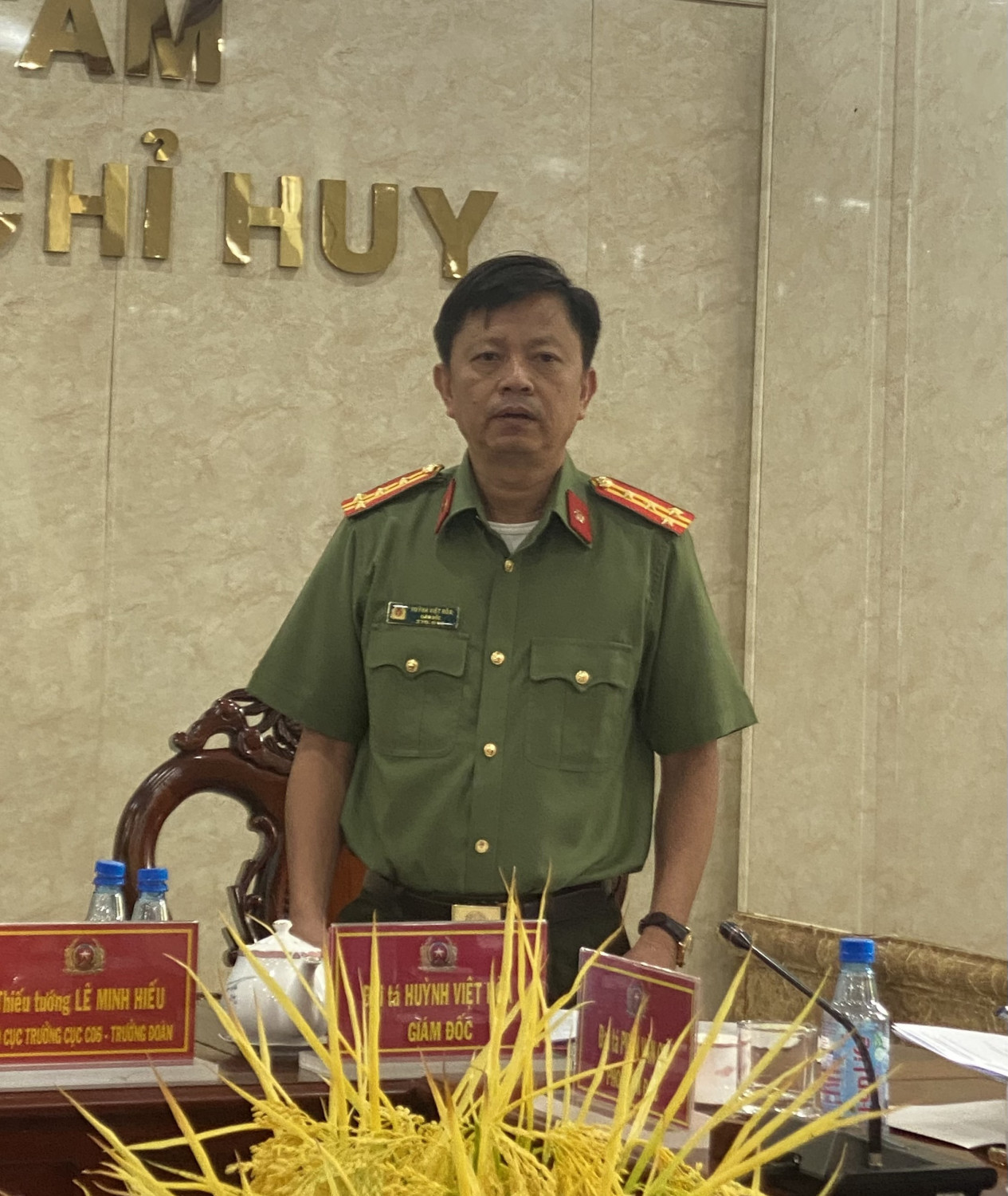 Đồng chí Huỳnh Việt Hòa, Giám đốc Công an tỉnh phát biểu tiếp thu