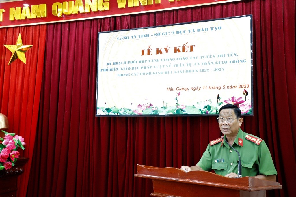 Đại tá Phan Văn Giữ, Phó Giám đốc Công an tỉnh phát biểu