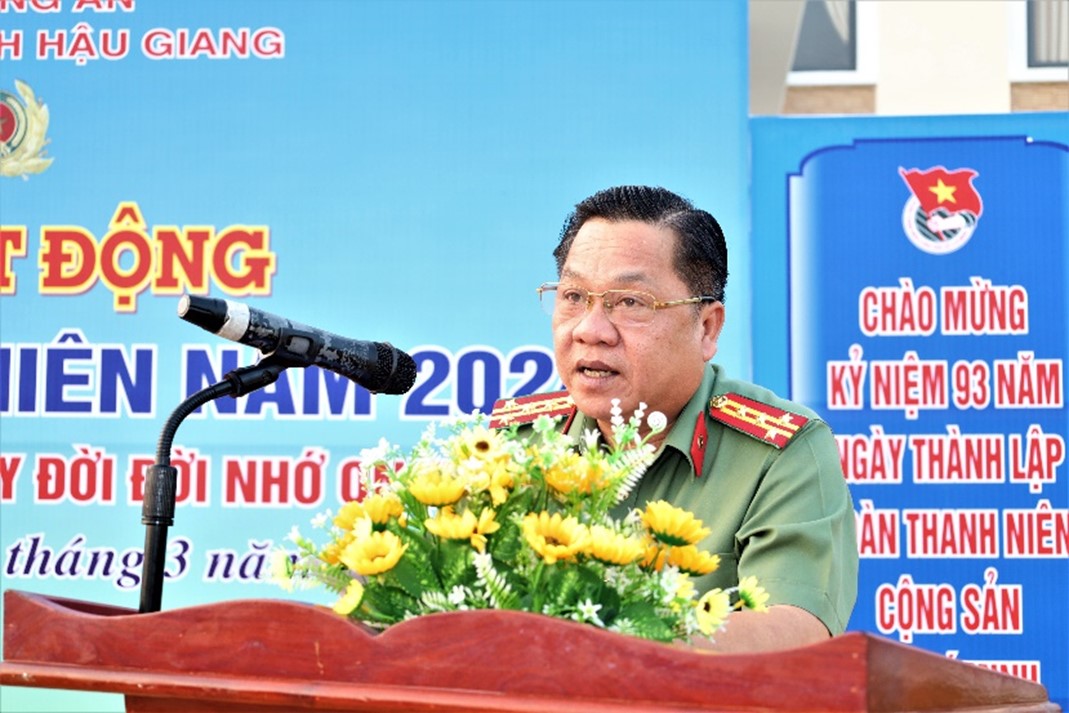 Đồng chí Đại tá Nguyễn Thanh Tràng, Phó Bí thư Đảng ủy, Phó Giám đốc Công an tỉnh phát biểu chỉ đạo tại buổi Lễ phát động
