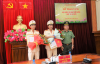 Trao Huy hiệu 30 tuổi Đảng cho đảng viên