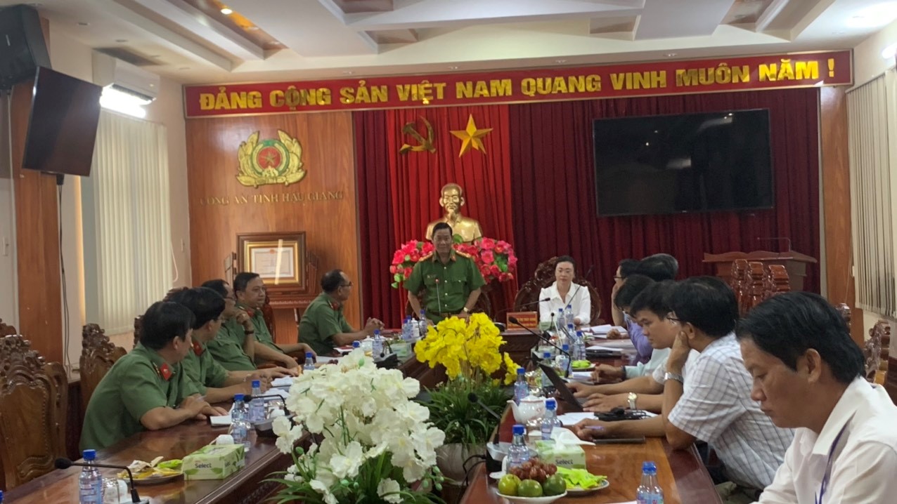 Quang cảnh buổi làm việc