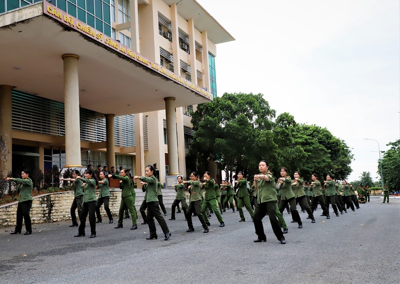 Cán bộ, chiến sỹ thực hiện các nội dung võ thuật2