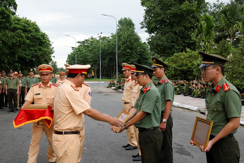 Thực hiện Điều lệnh và nghi lễ Công an nhân dân2