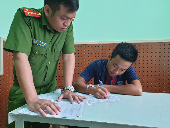 Nguyễn Hoàng Khang tại Cơ quan Công an